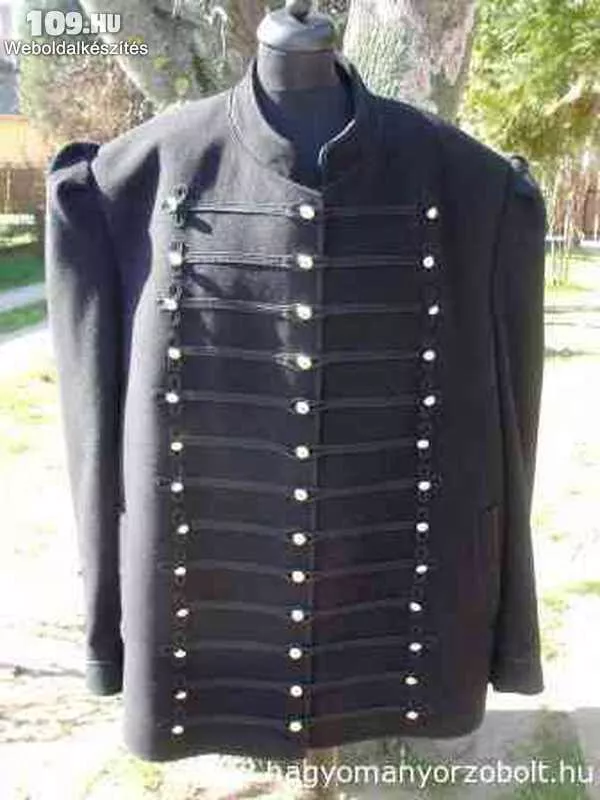 Számadó Kabát , Zsinóros díszítésű , 3 soros gombokkal  fekete színű